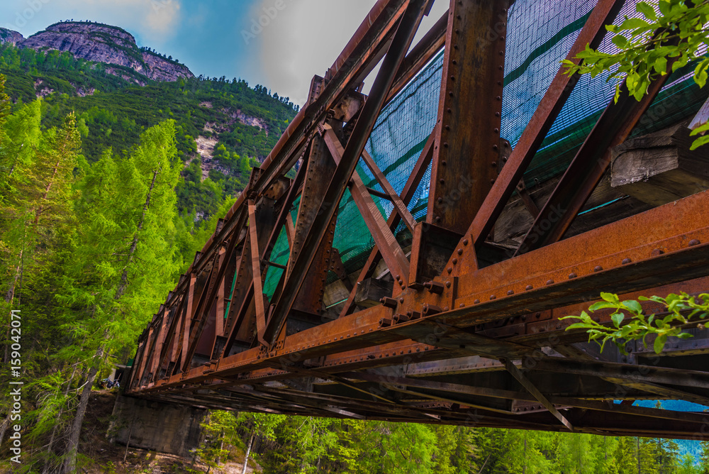 Eisenbahnbrücke Dolomiten