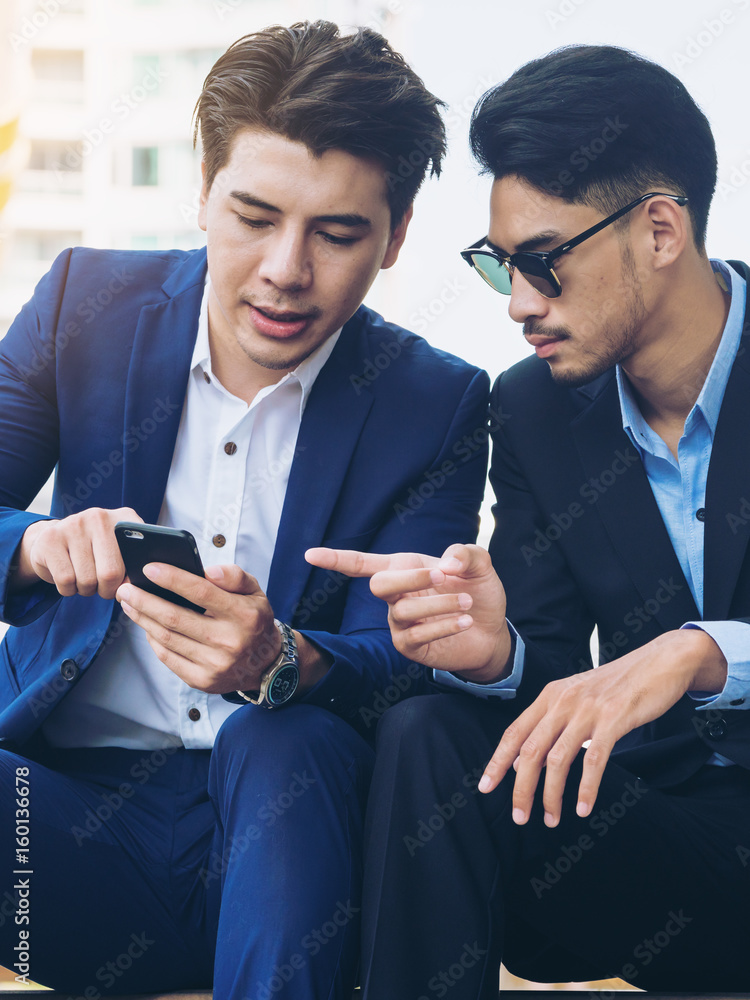 Two business people discuss business affair on mobile phone