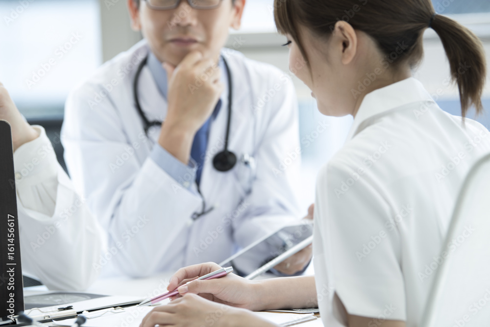 Meeting of doctors and nurses