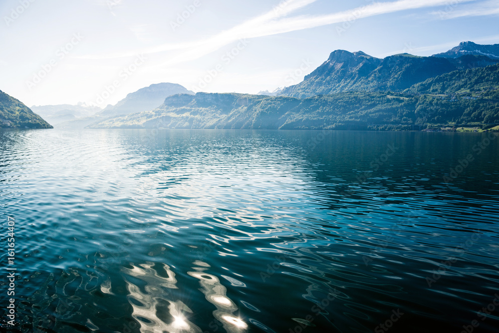 Mit der Autofähre über den Vierwaldstättersee, Schweiz, Europa