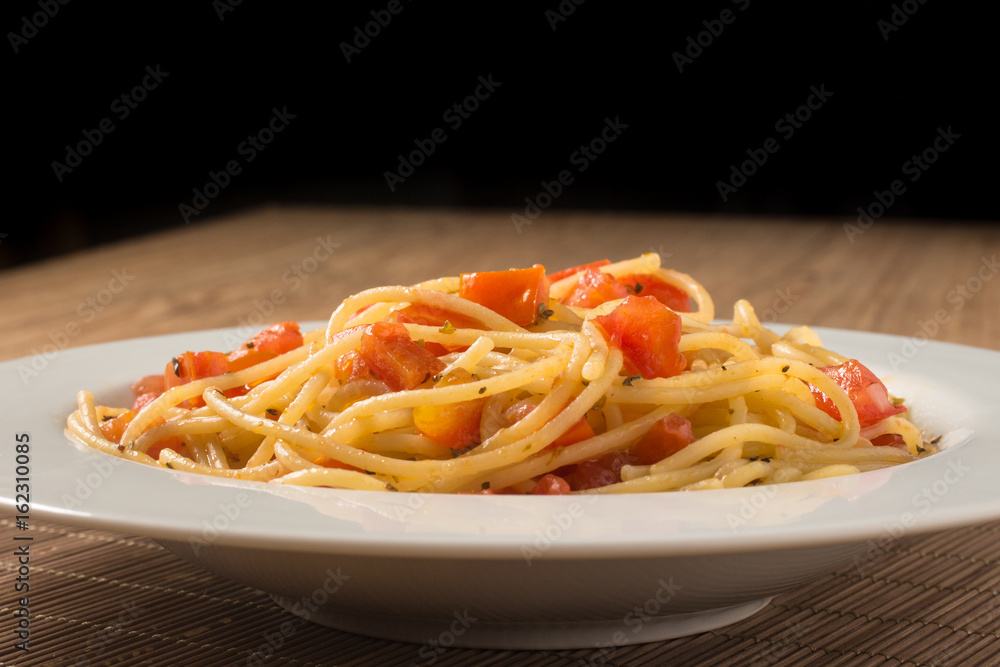 Spaghetti with diced tomatoes