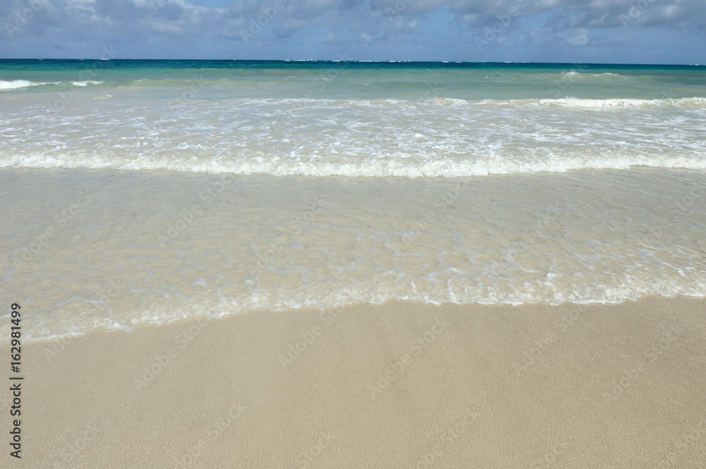 Emply beach and tropical ocean