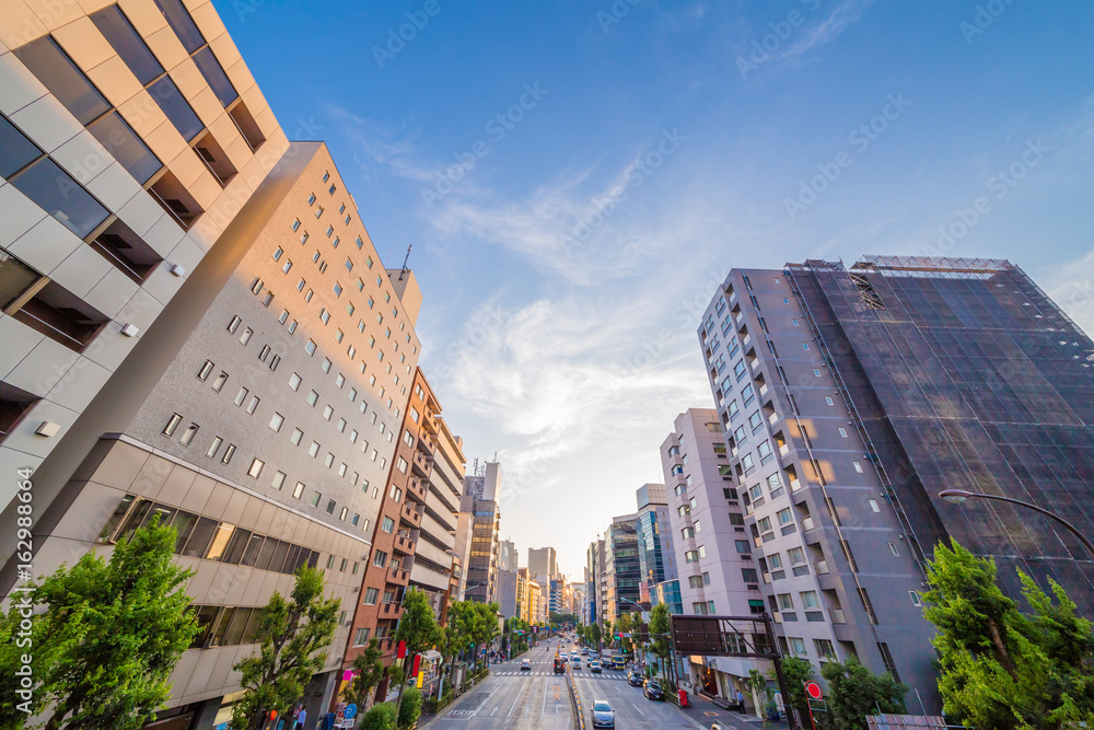 夕暮れの新宿