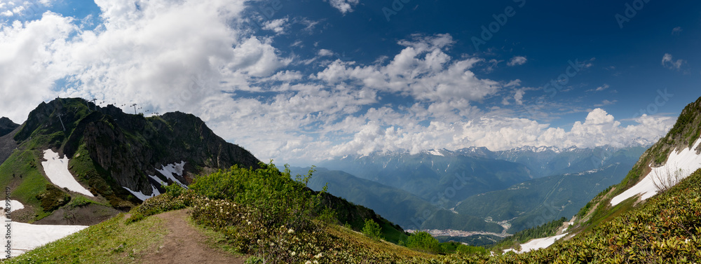 高加索山脉山顶全景