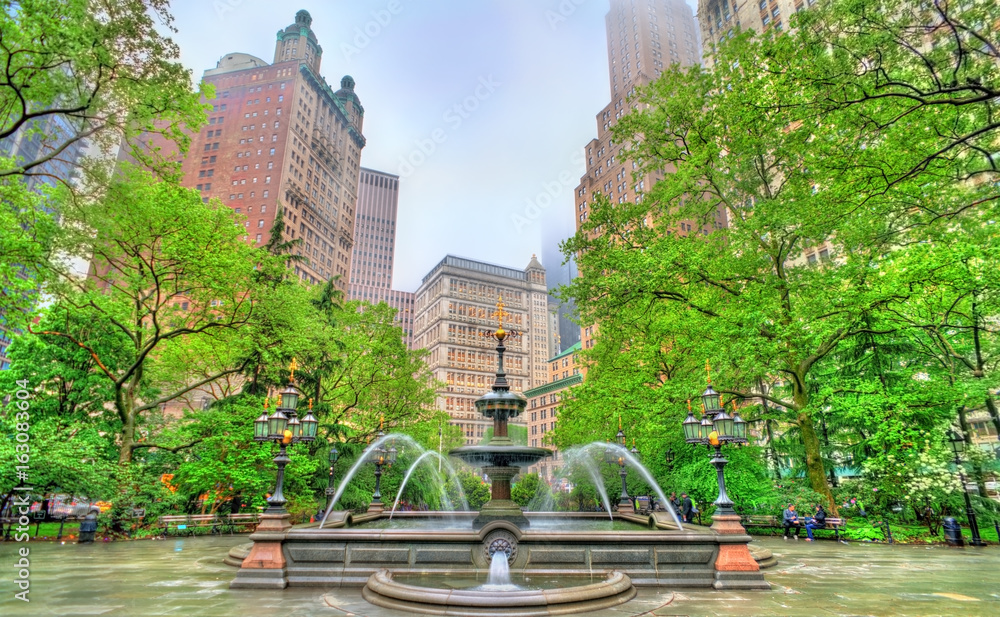 Fountain in City Hall Park - Manhattan, New York City