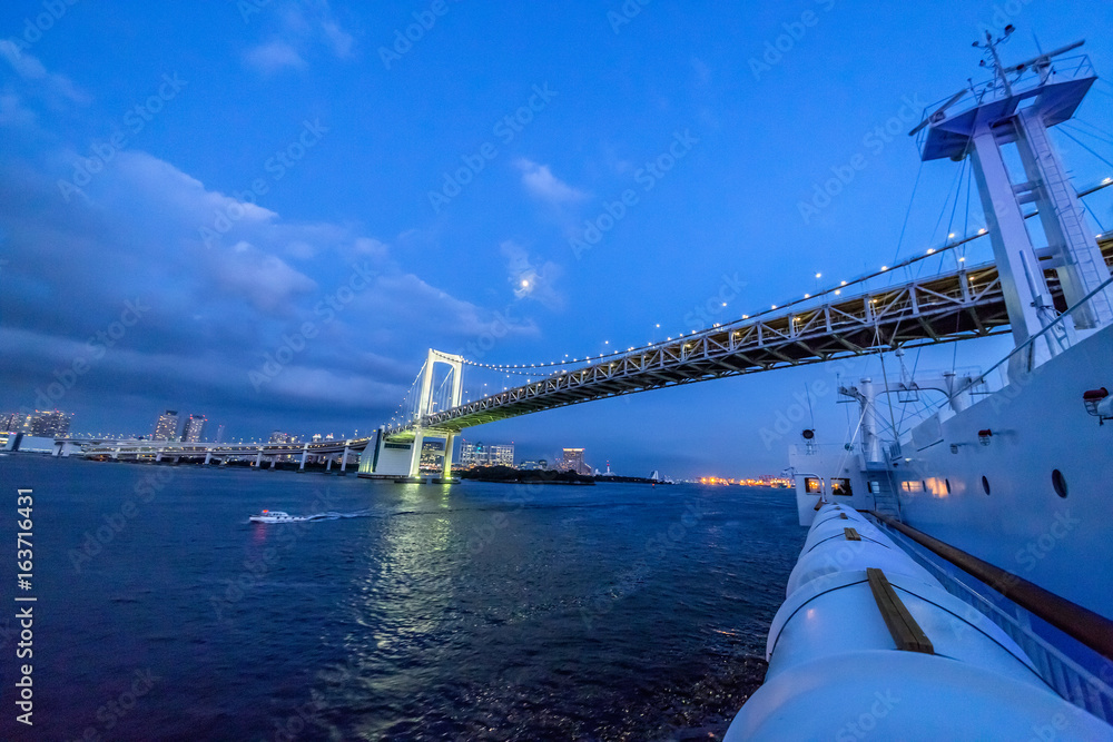 夕暮れのレインボーブリッジ