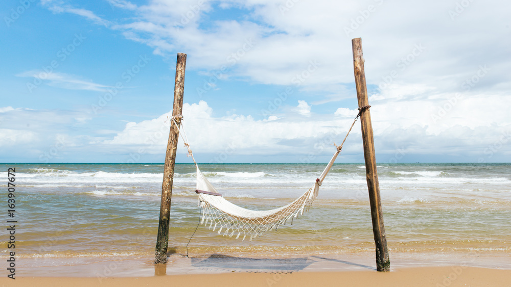 海洋海滩放松，户外旅行。阳光明媚的热带海滩海景