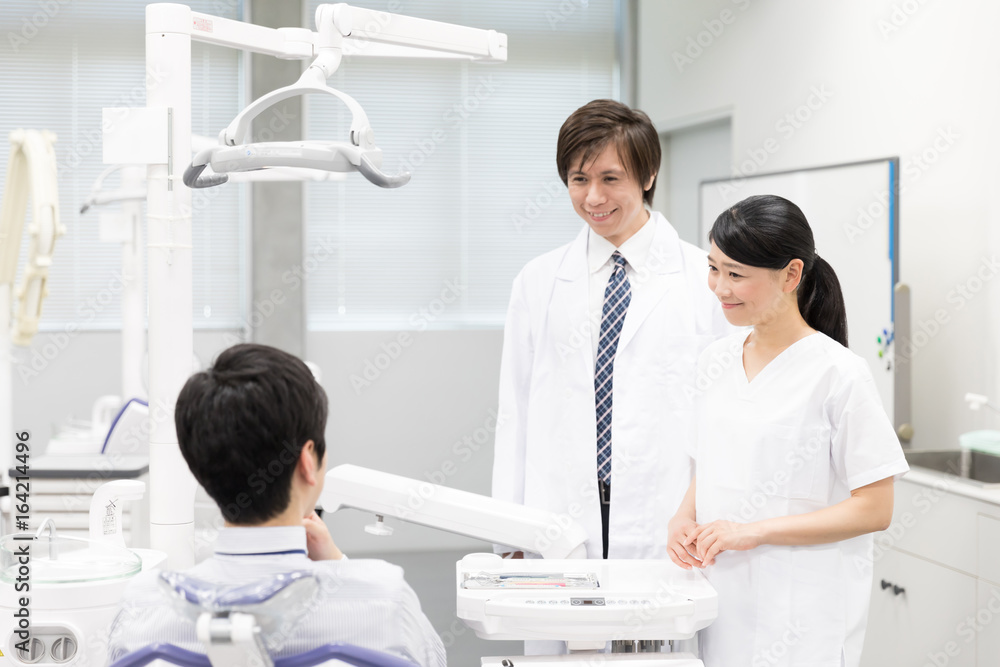 dentist in dental clinic