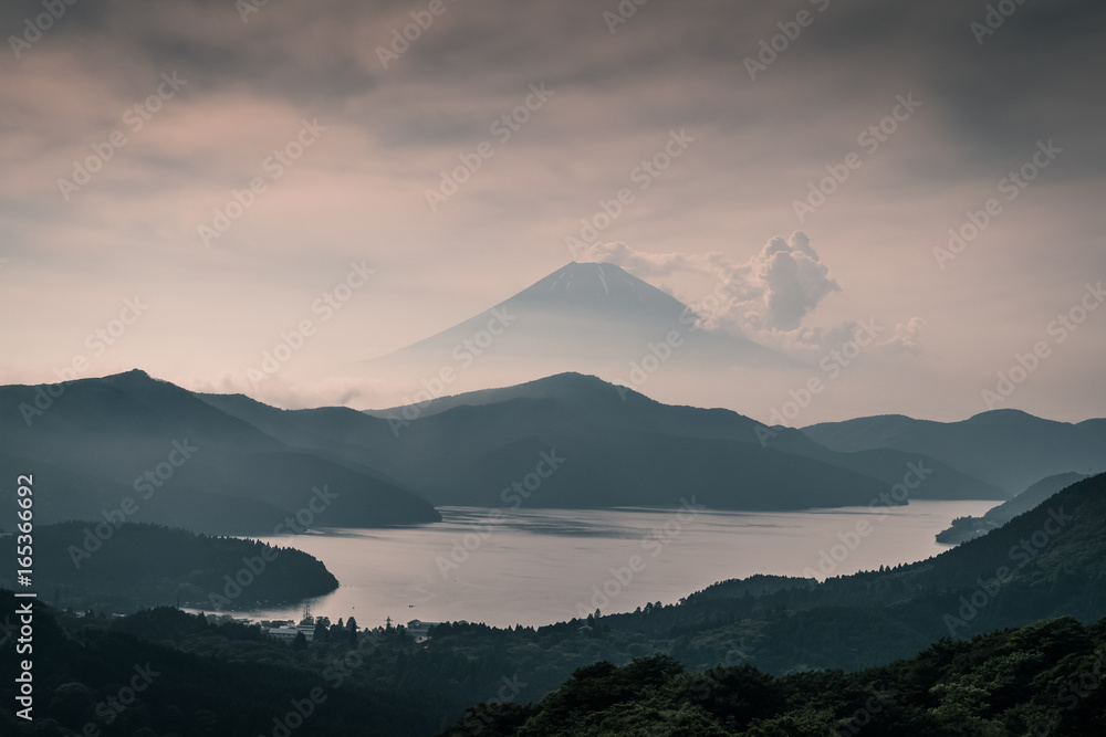 富士山夏季多云