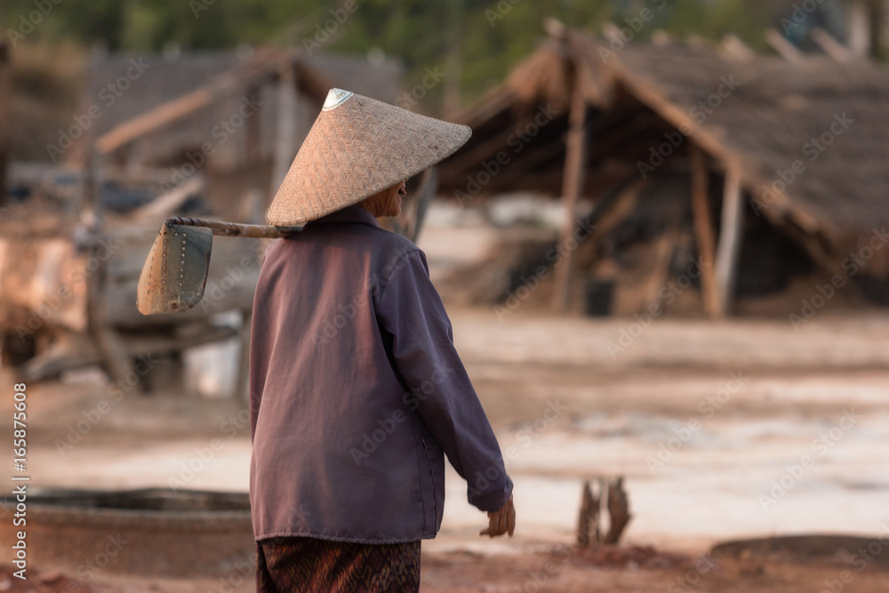 古代盐农，泰国盐场妇女，古代制盐，盐场职业