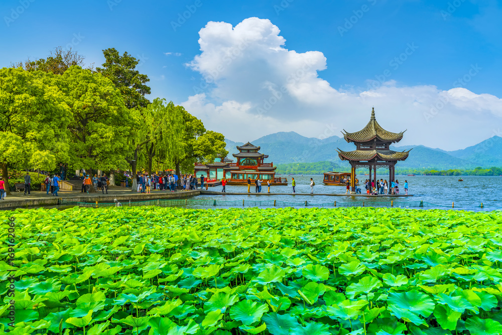 杭州西湖风景秀丽