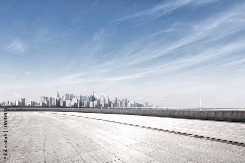 临水空大理石地面，现代城市景观