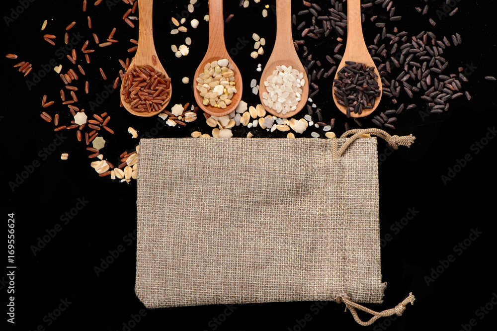 row of wood spoons with various rice ：white rice,blck rice, red 

rice and grain rice with straw r