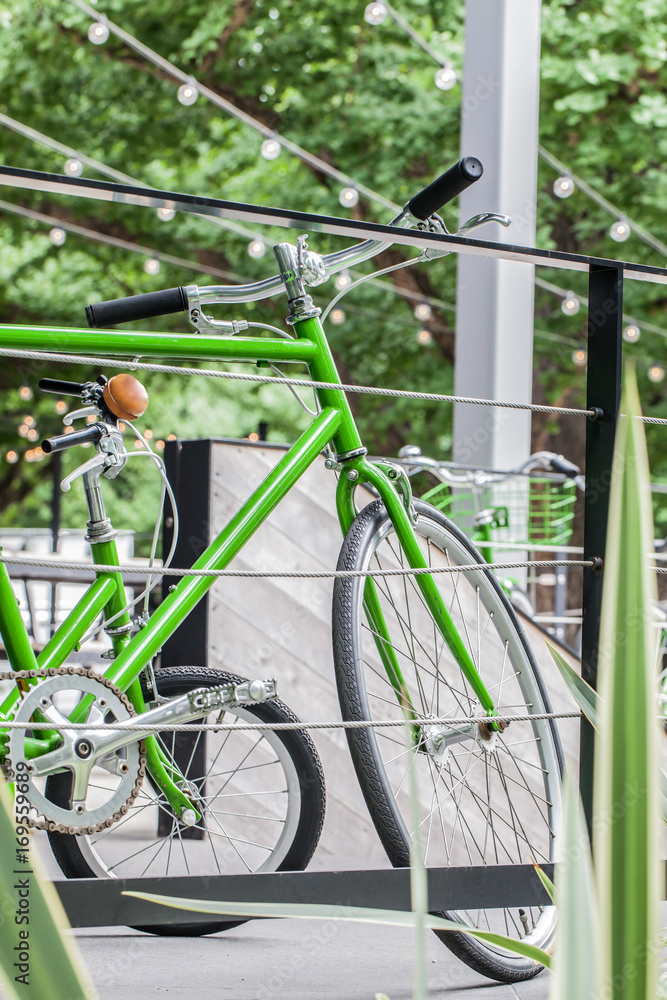 さわやかな緑色の自転車