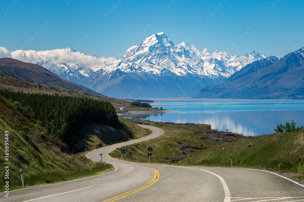 通往新西兰库克山的道路