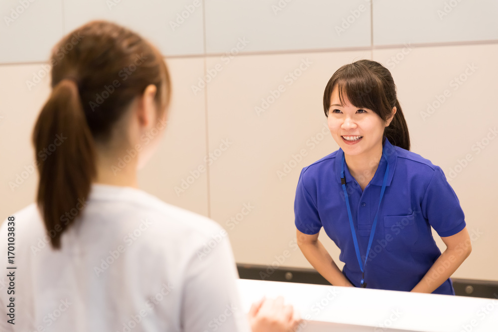 体育馆里有魅力的亚洲女人