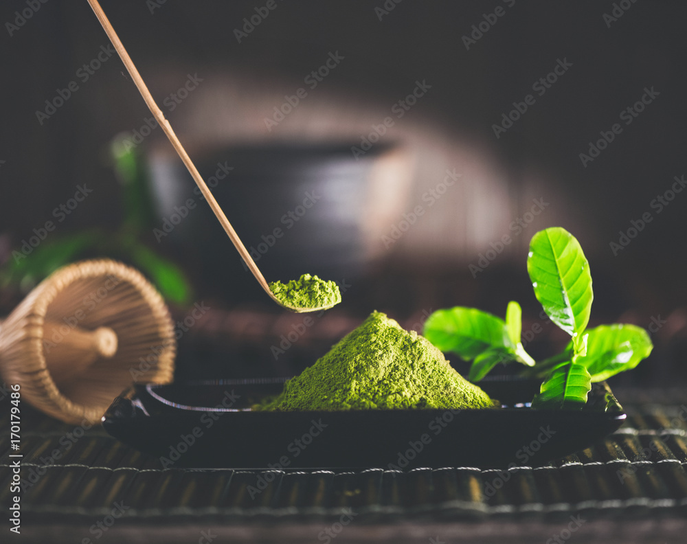 抹茶粉。有机绿色抹茶茶道