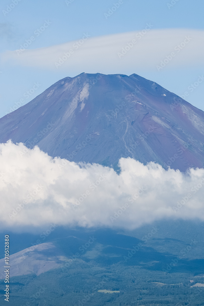 夏季无积雪的富士山顶