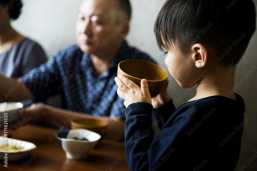 日本家庭幸福共餐