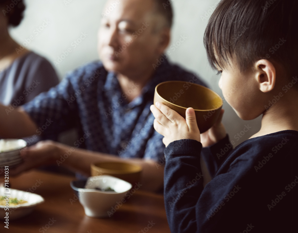 日本家庭幸福共餐