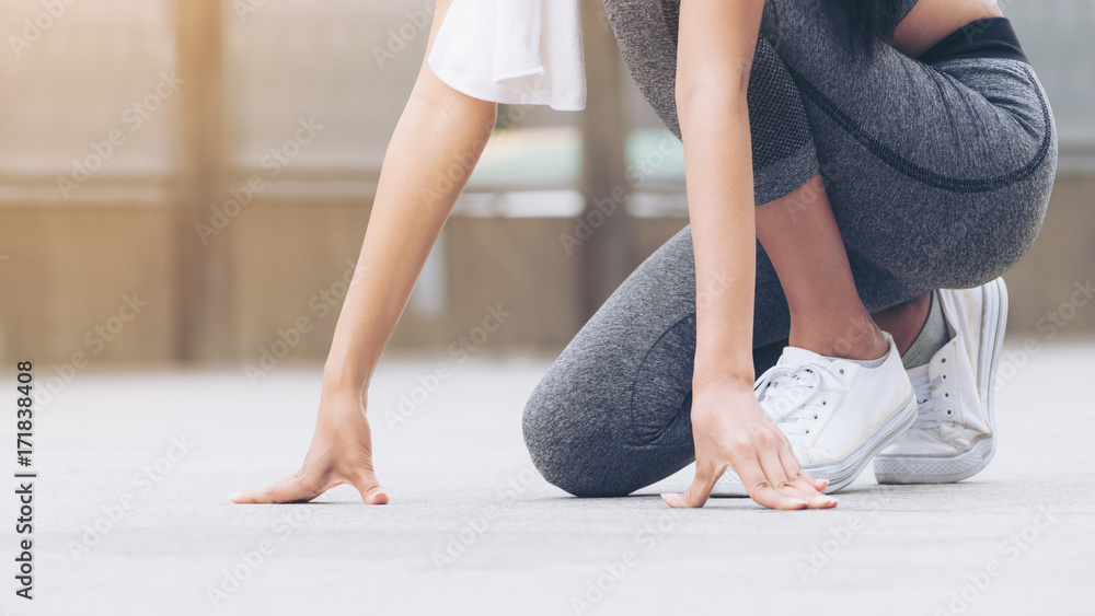 Woman runner in starting running position