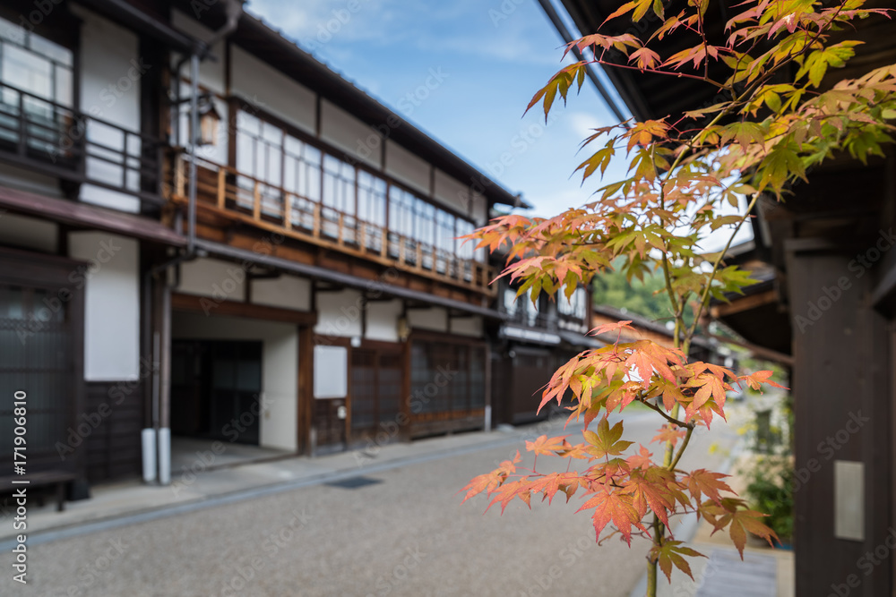 传统木制建筑的日本古镇景观。木佐谷的奈良宿邮城