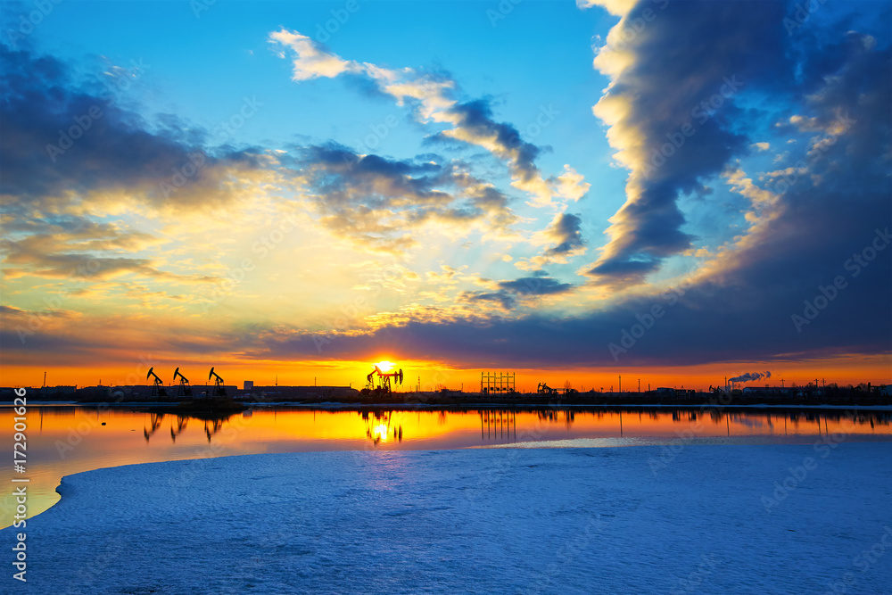 冰雪湖日出美景