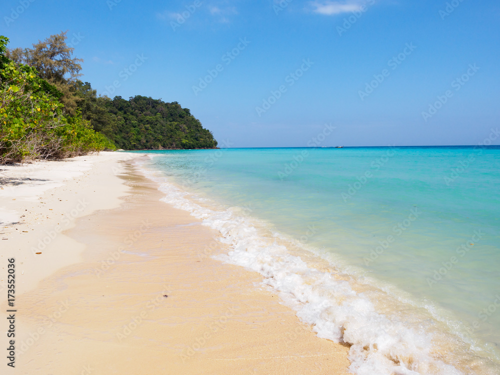 泰国南部Koh Rok岛上的原始海滩