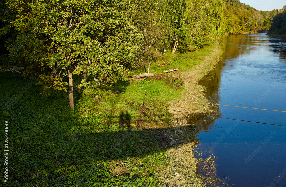 silhouettes of couple