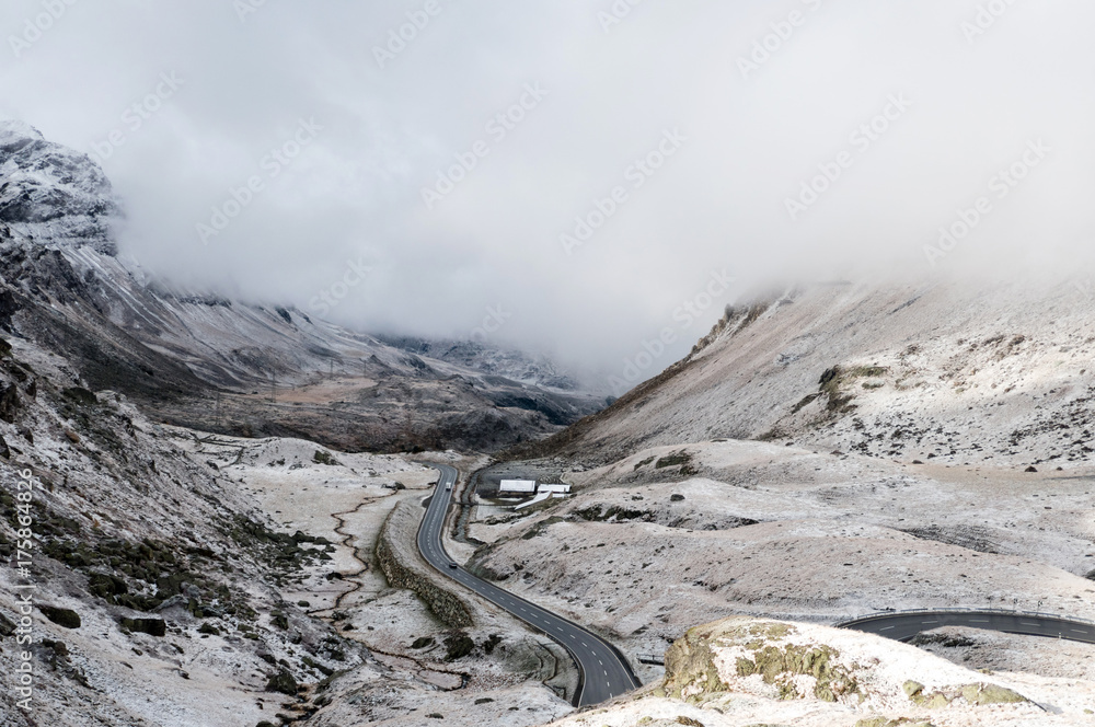 Neuschnee am Julierpass, Graubünden, Schweiz