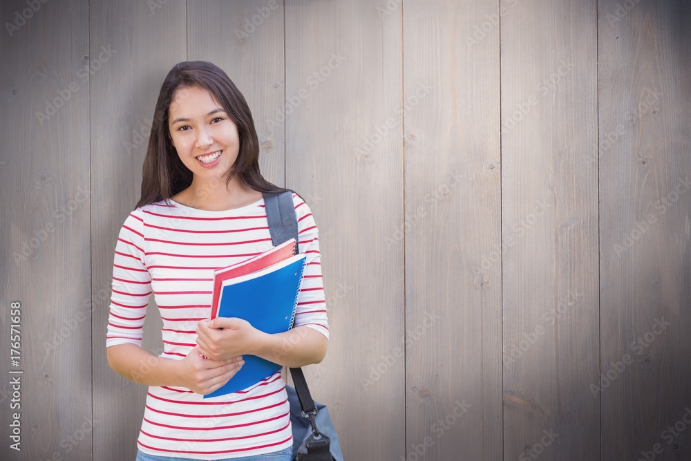 大学女生拿着模糊的书的合成图像