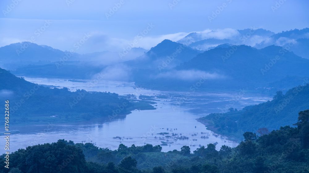 雾景观，日出早晨景观，泰国清迈