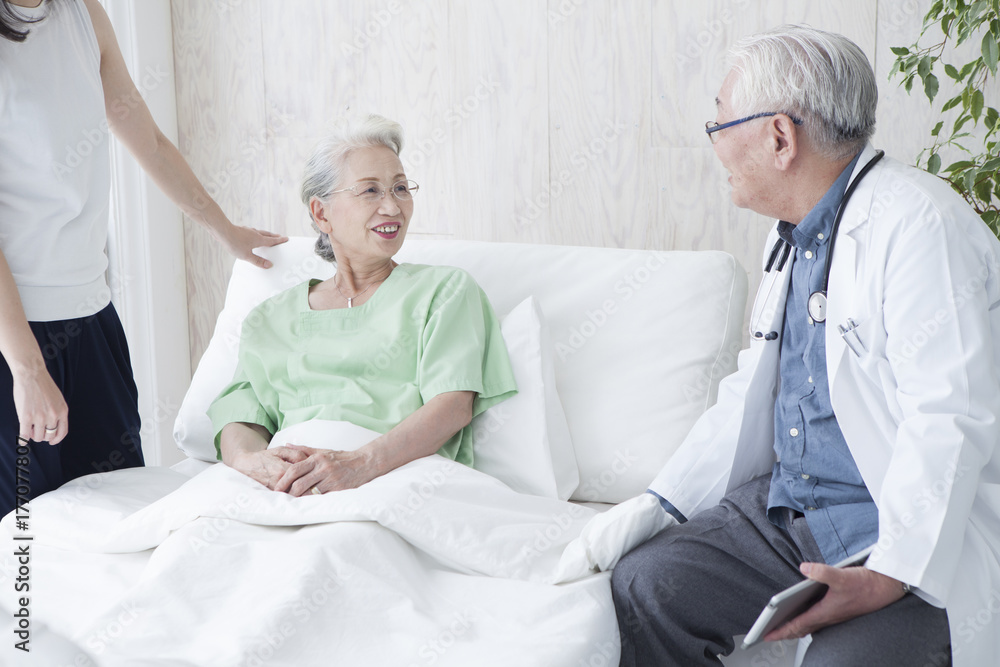 Geriatric doctor explaining the situation to the family who came to the hospital