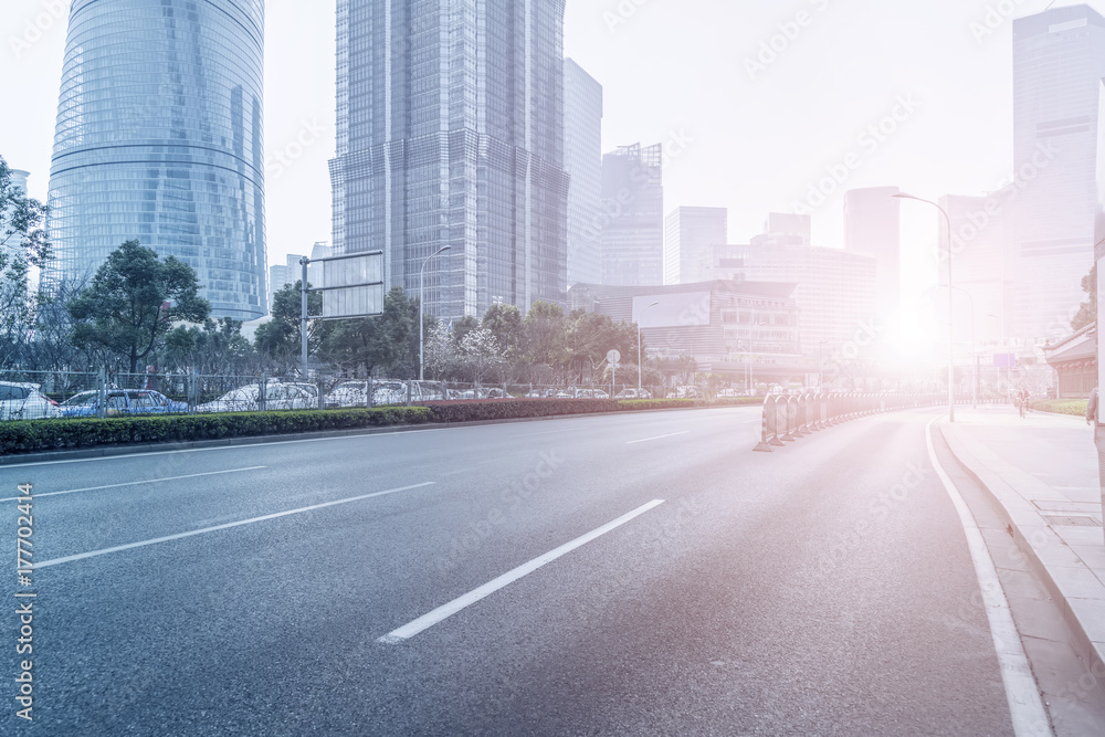 道路地面与城市建设天际线