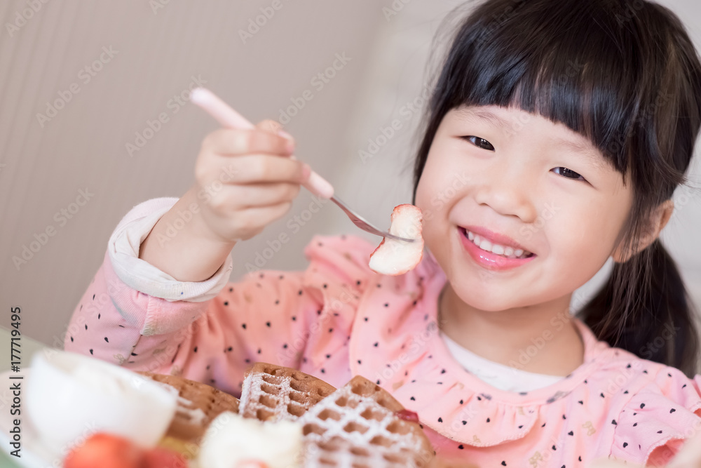 草莓女孩华夫饼