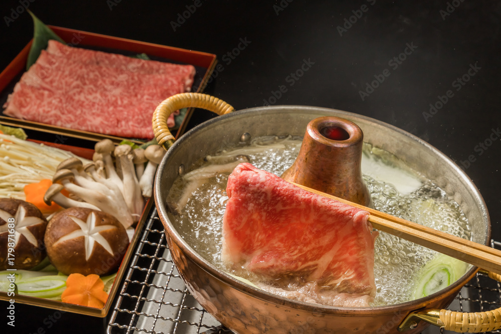 霜降り和牛肉でしゃぶしゃぶ鍋 Japanese beef Shabu-shabu hotpot