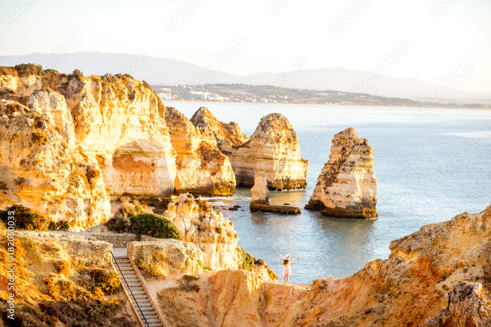 南部拉各斯市附近Ponta da Piedade岩石海岸线的美丽景观