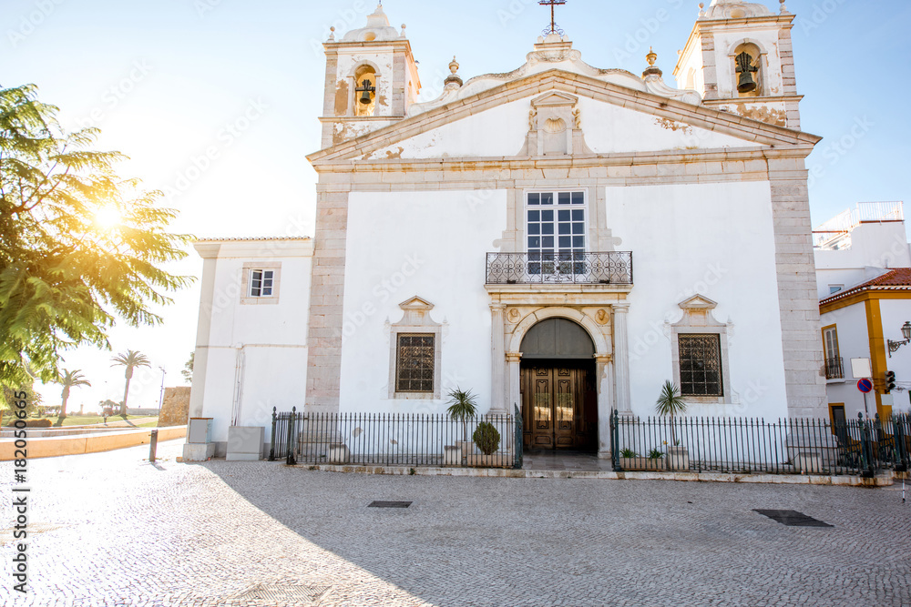 Portug南部拉各斯的santa Maria教堂，老城中心的城市景观