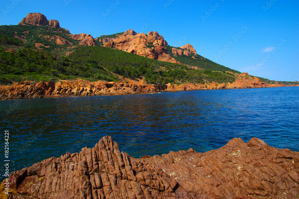  sea and rocks