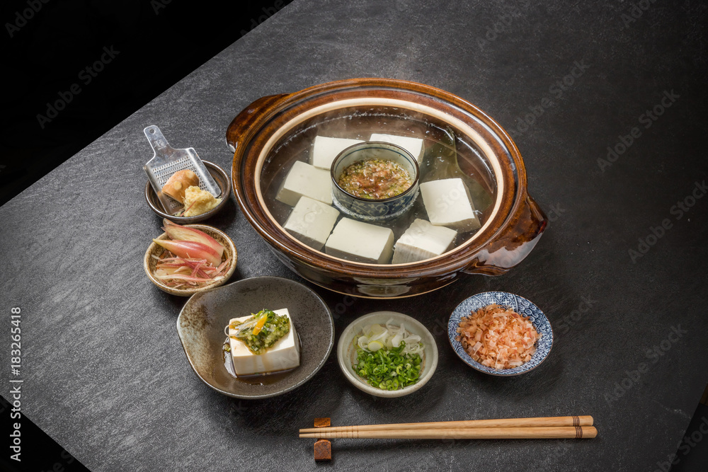 湯豆腐　Boiled tofu (bean curd) Japanese food