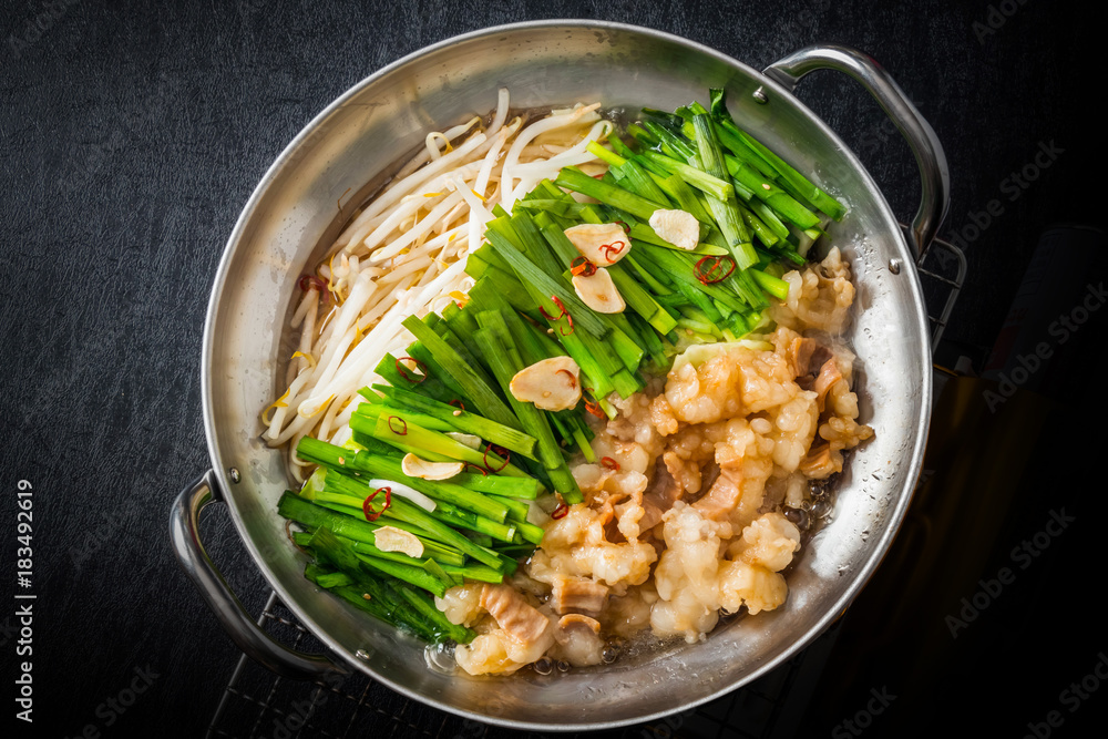 博多もつ鍋　Motsunabe, or giblets cooked in a hot pot