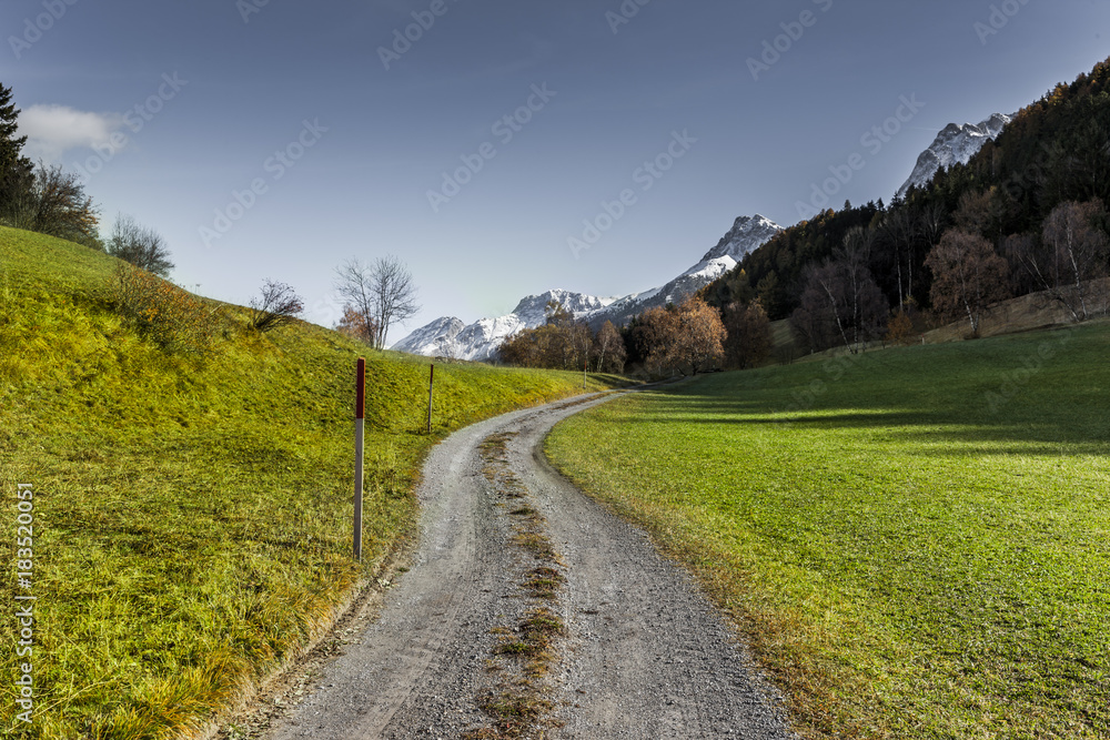 Weg im engadin