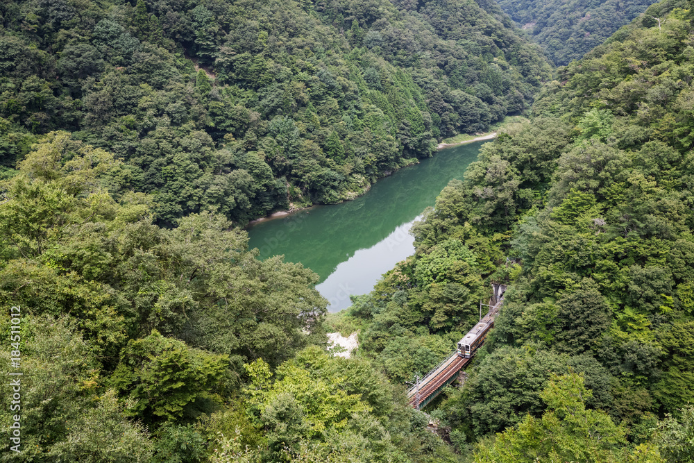 立达线与夏日青山