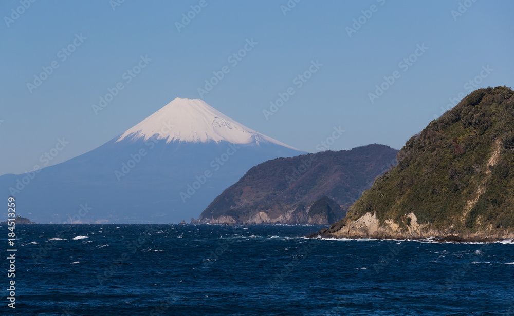 静冈县伊豆市的富士山和冬季的日本海