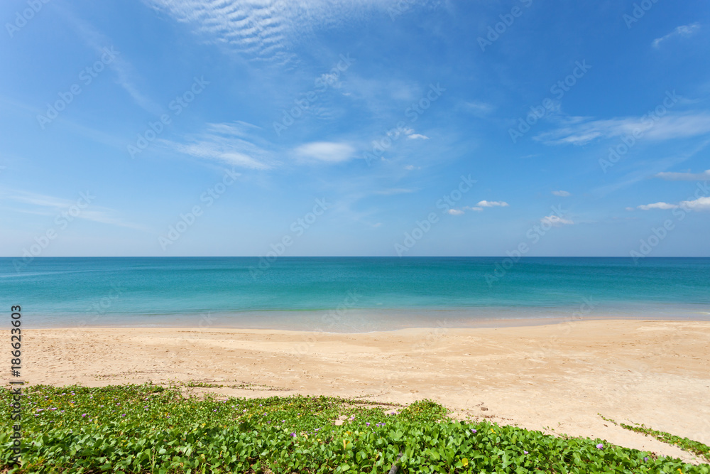 泰国普吉岛麦考海滩附近的热带安达曼海景，可用于航空运输