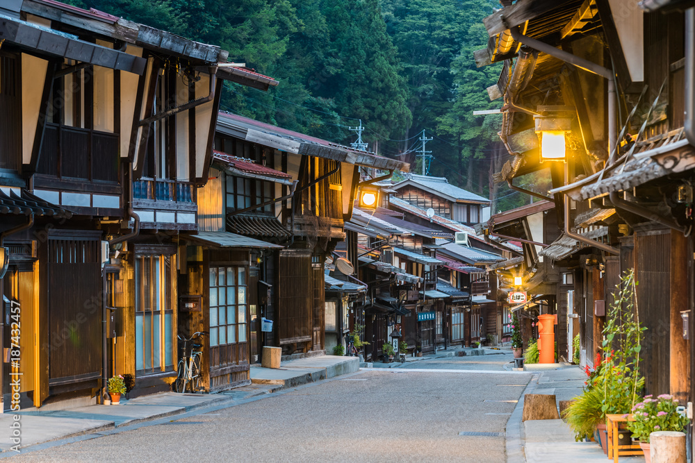 日本奈良宿-2017年9月4日：传统木制日本古镇的如画景色