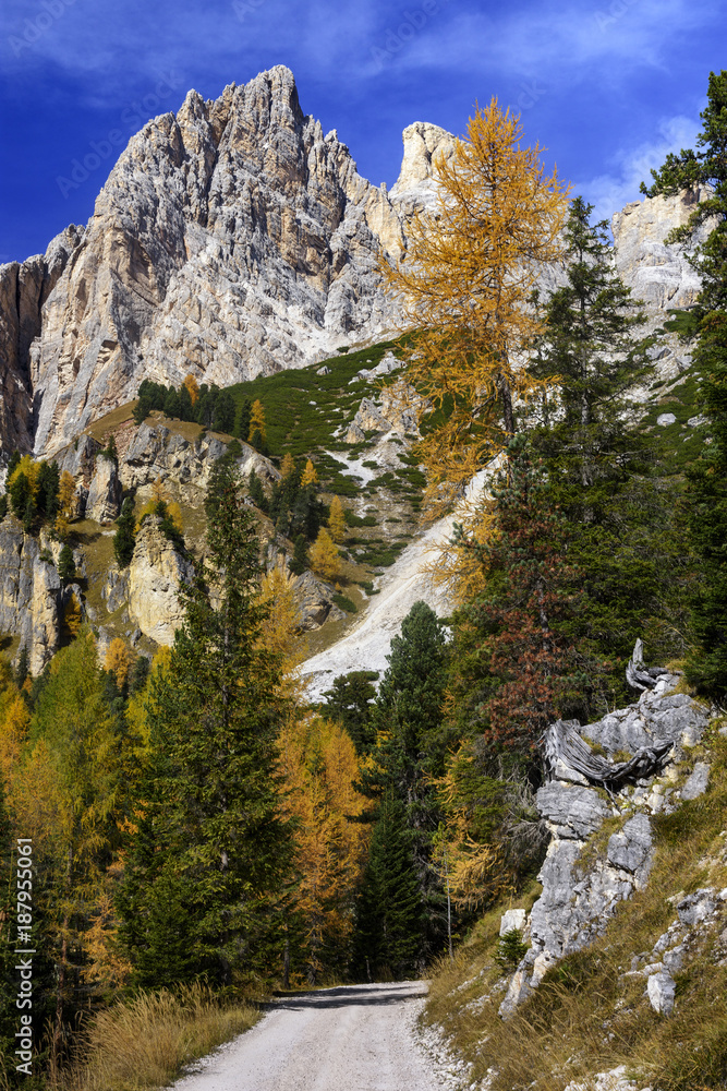 Tofana di Mezo od strony Rifugio Dibona