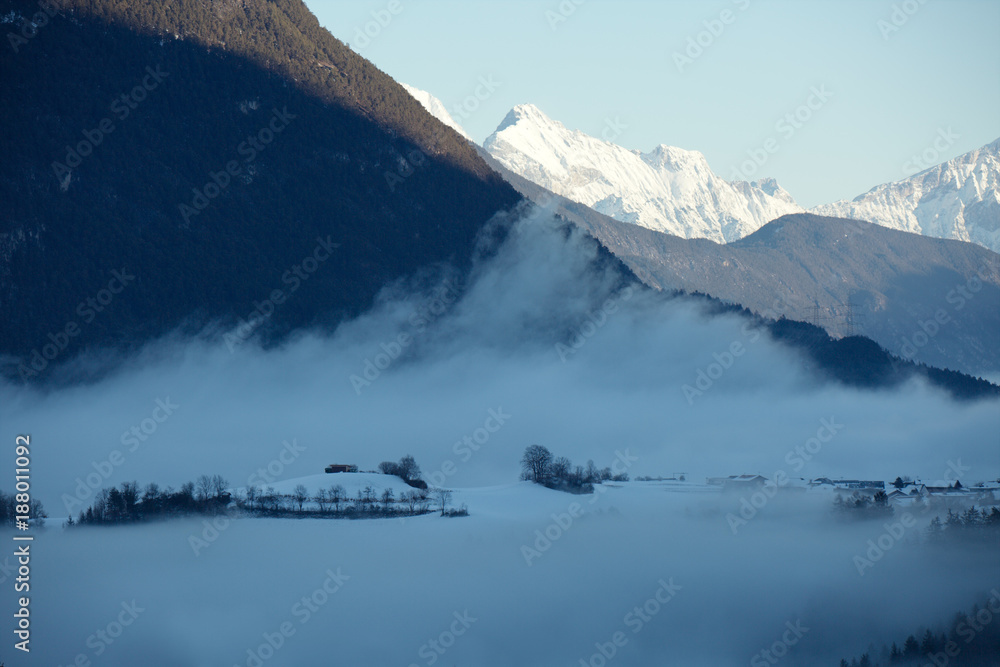 Pitztal雾蒙蒙的早晨