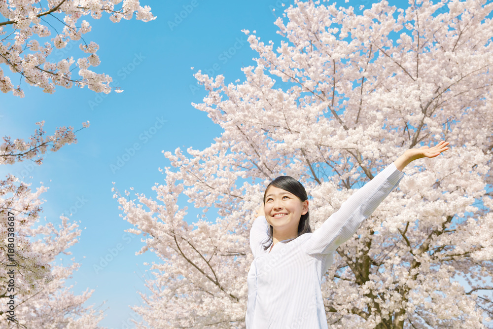 女性　桜