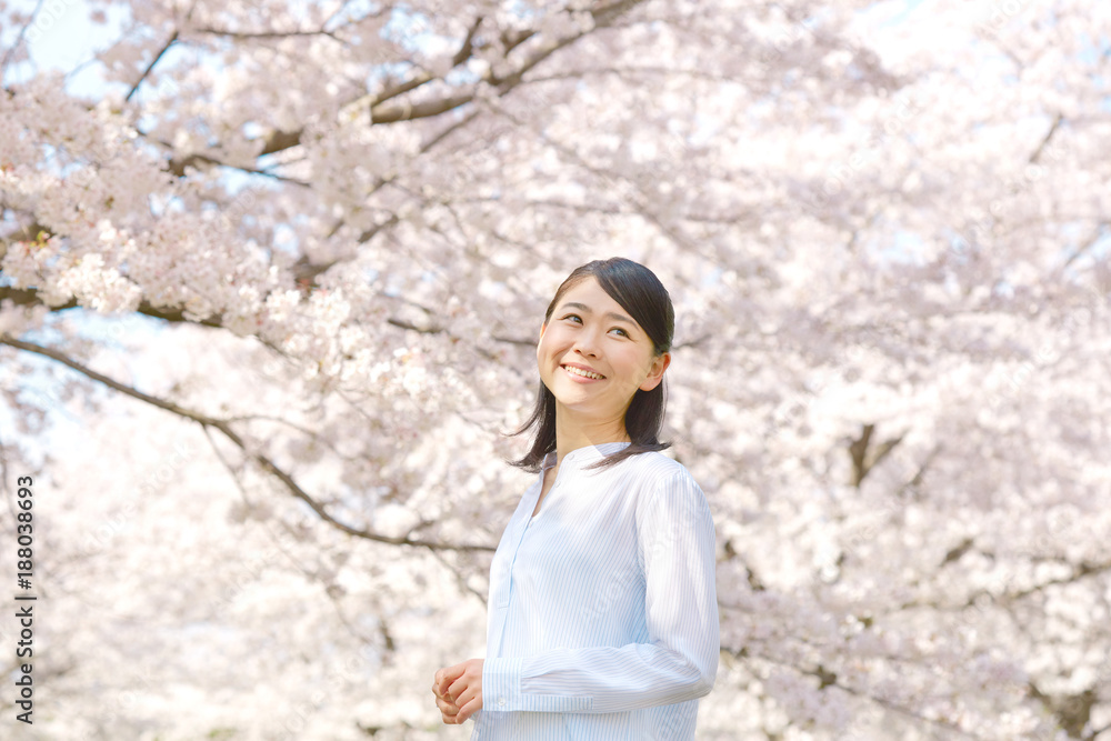 女性　桜